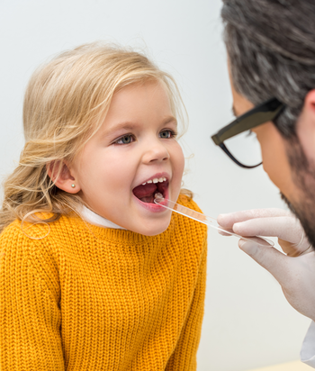 Fëmijët me patologji komplekse kronike rrezikojnë më shumë kur i nënshtrohen tonsilektomisë